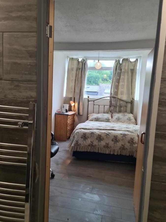 Budget Double En-suite Bedroom Homestay