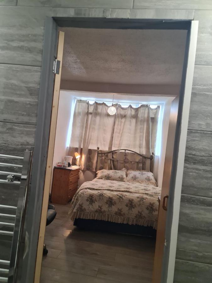 Budget Double En-suite Bedroom * Sheffield
